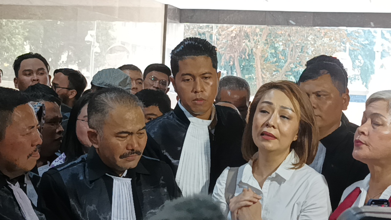 Menangis saat Temani Kamaruddin Simanjuntak di Bareskrim, Istri Dirut PT Taspen : Justru yang Jahat Suami Saya! 