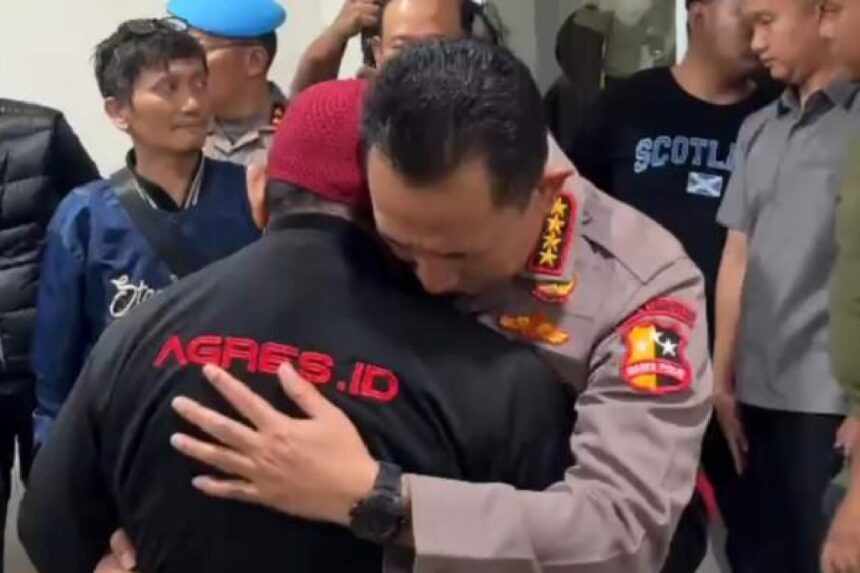 Kapolri Listyo Sigit Prabowo Peluk Keluarga Alm. Affan Kurniawan di RSCM: Mohon Maaf ya Pak