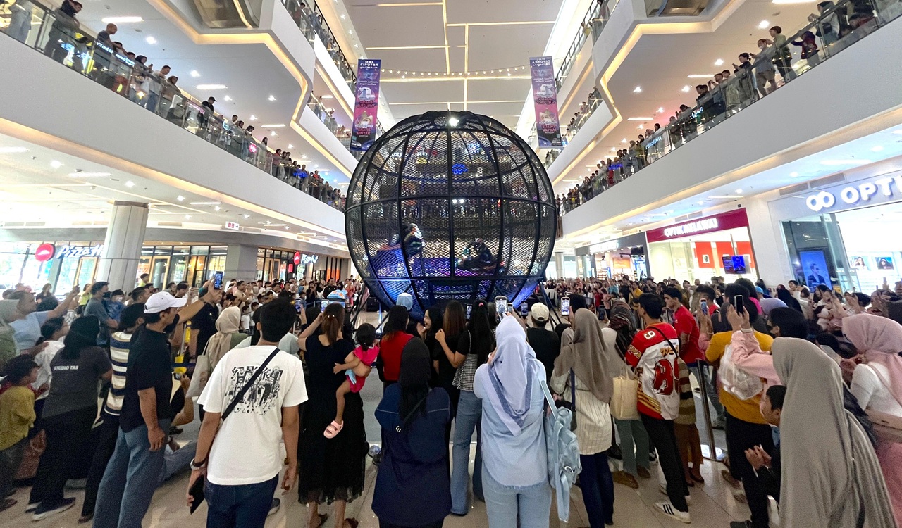 Atraksi Globe of Death Hadir di Ciputra Mall Tangerang, Gunakan Motor Listrik Ramah Lingkungan