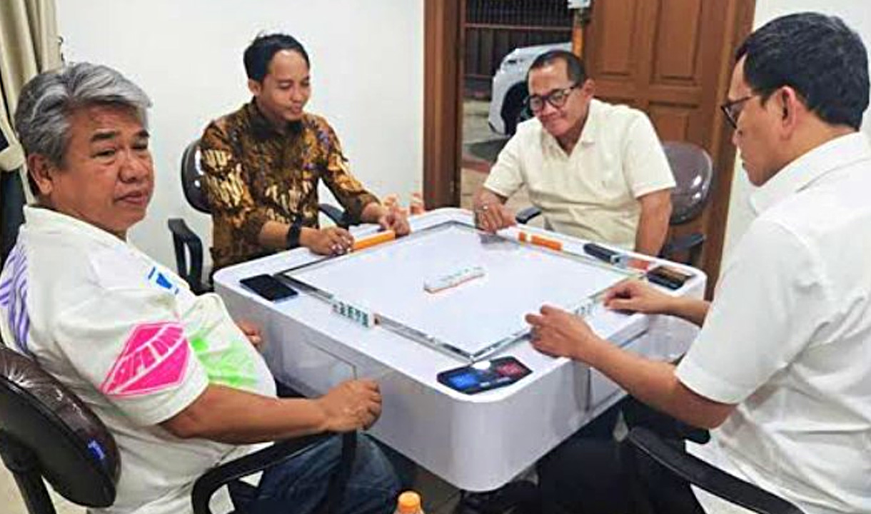 Viral Foto Menteri Kehutanan Main Domino Bareng Tersangka Pembalak Liar, Ini Klarifikasinya