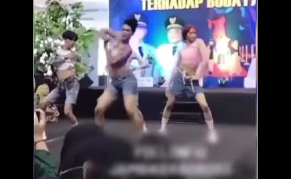 Viral! Heboh Acara Budaya Jambi Ada Pentas Tarian Pria dengan Tanktop di Mall WTC Batanghari