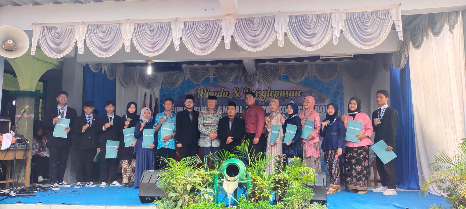 Siswa SMK Al Hidayah Lulus Semua