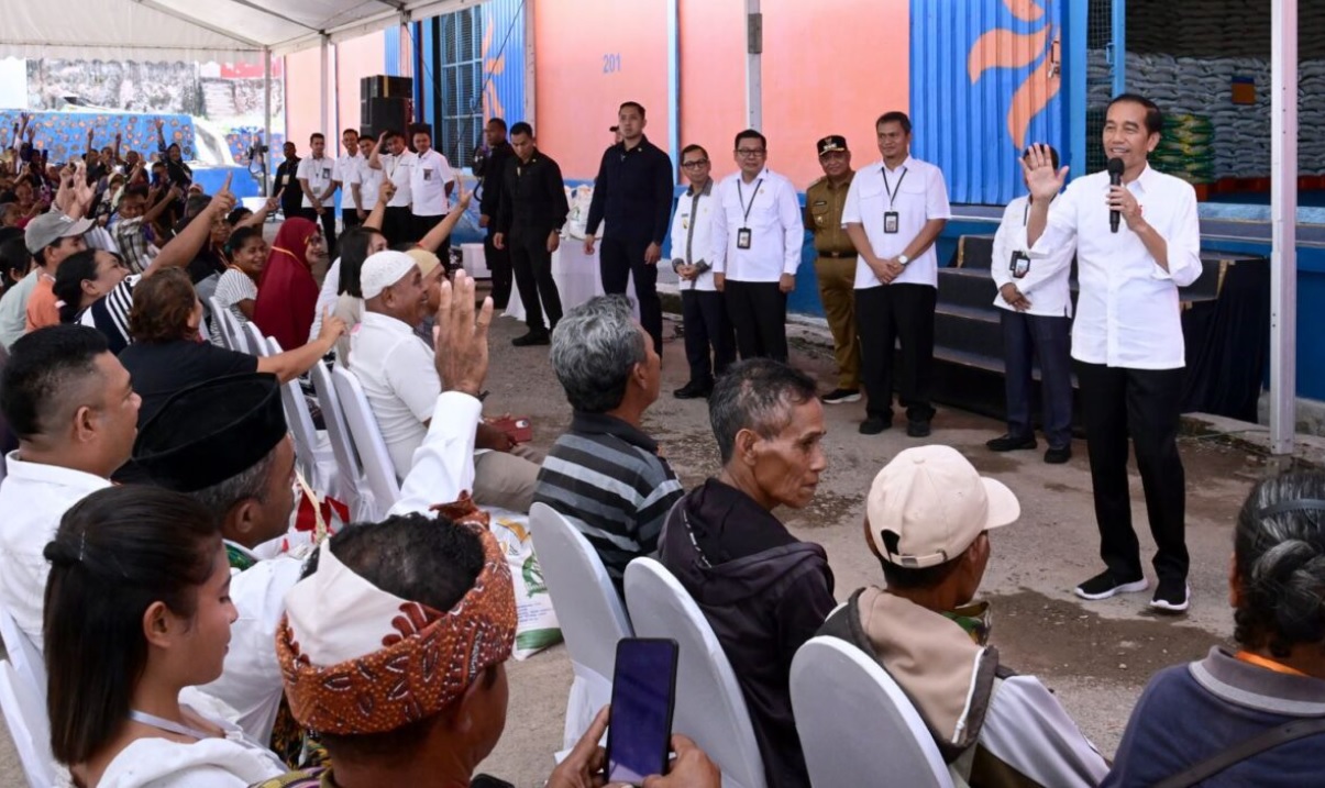 Jokowi Pastikan Bantuan Pangan Beras dan El Nino Tersampaikan ke Warga Kupang