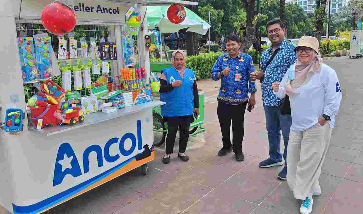 Ancol Tata Pedagang Asongan Demi Kenyamanan Pengunjung 