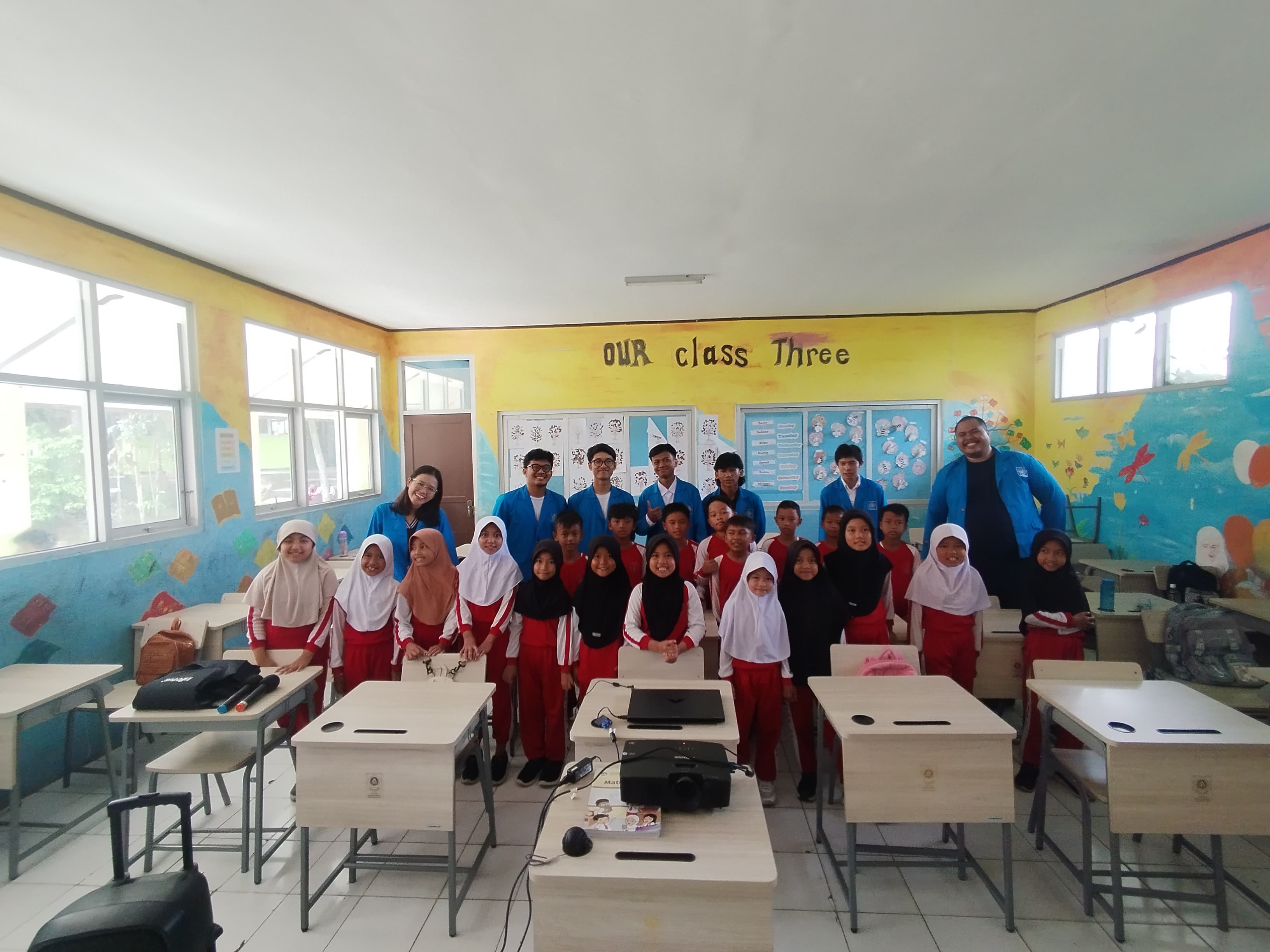 Cara Seru Mahasiswa Berbagi Ilmu Nilai-Nilai HAM Sejak Dini ke Anak SDN 01 Tapos, Ajak Main Kuis dan Games