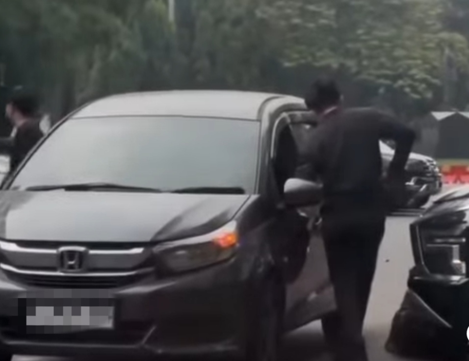 Heboh Video 2 Pria Diduga DC Gesek Kendaraan di Parkiran GBK, Ada Unsur Pidananya?