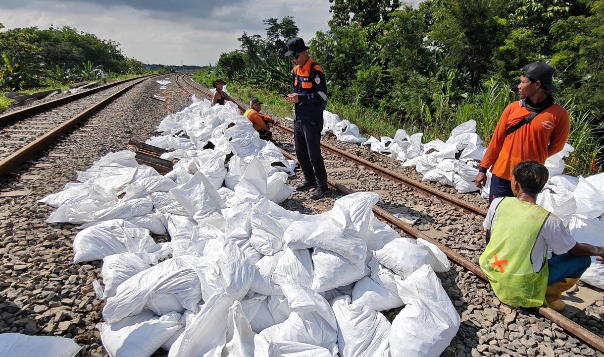 Imbas Banjir Grobogan, 4.995 Penumpang KAI Daop 8 Surabaya Batalkan Tiket 