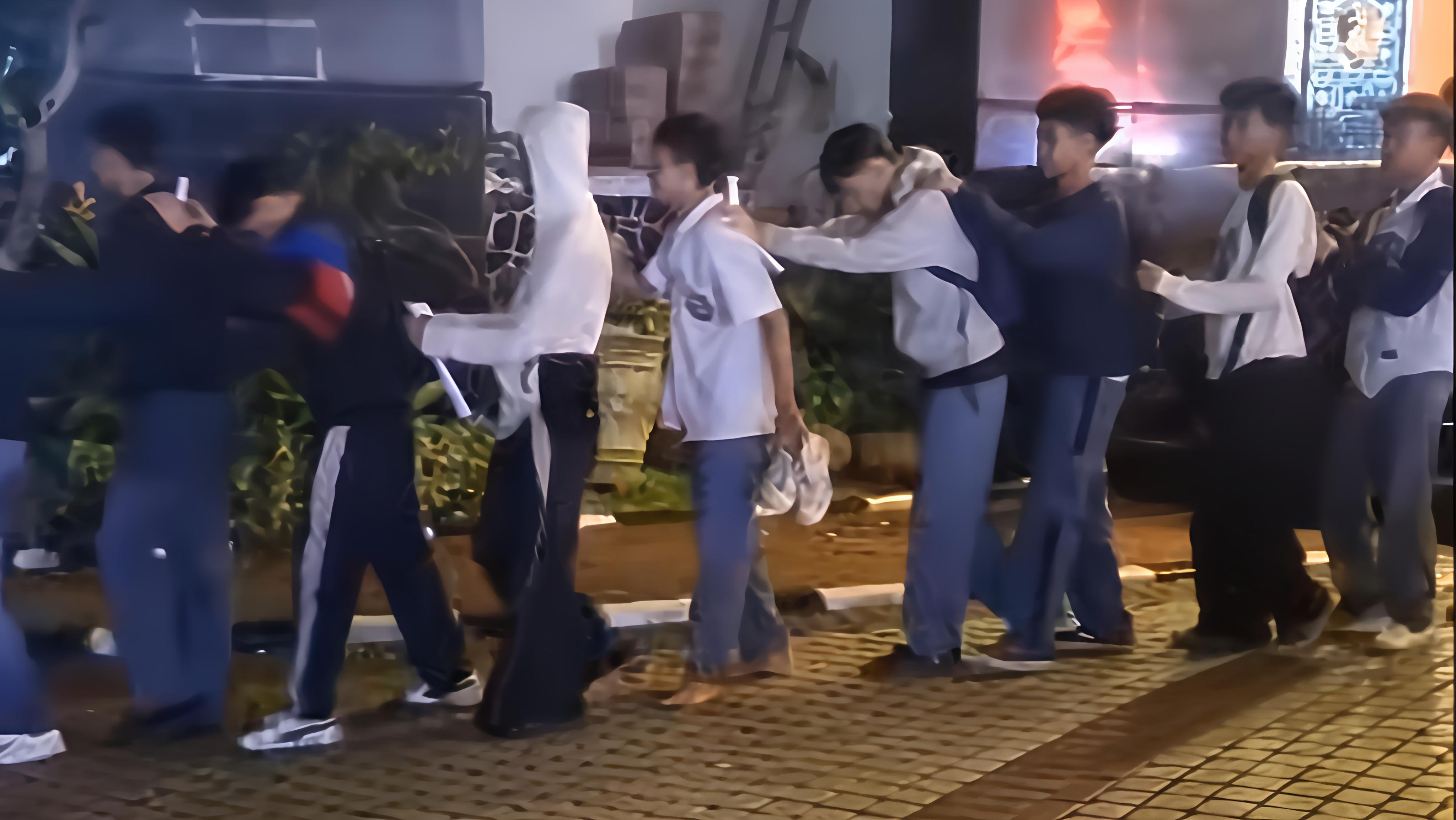Polisi Cegat 120 Pelajar yang Hendak Ikut Demo Buruh di DPR