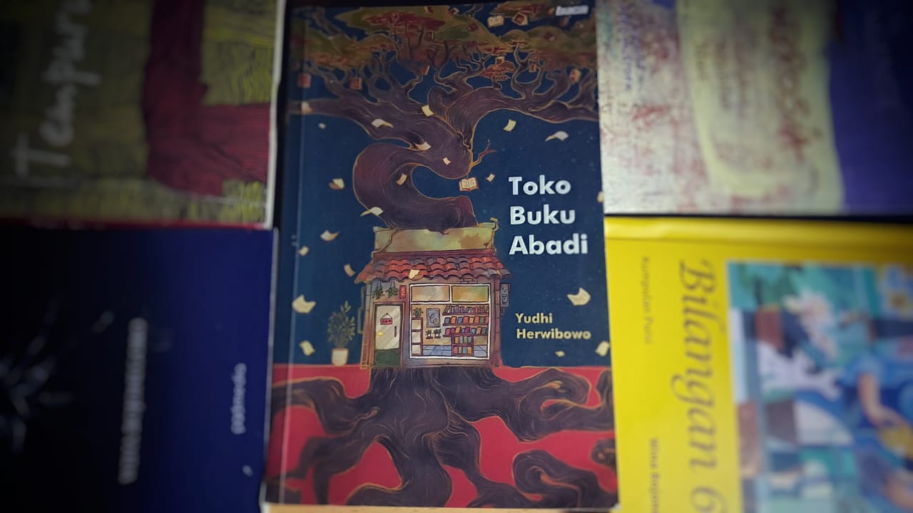 Catatan Buku Toko Buku Abadi: Memanen Bahagia di Pohon Buku