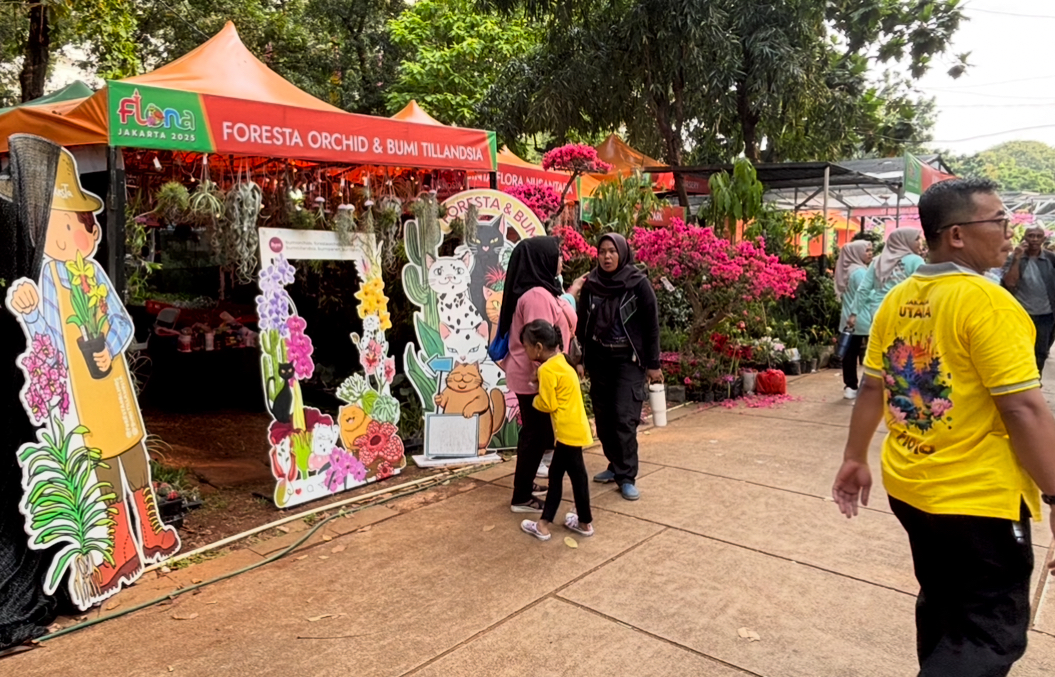 Pengunjung Padati Festival Flona di Lapangan Banteng, Pedagang Panen Cuan!