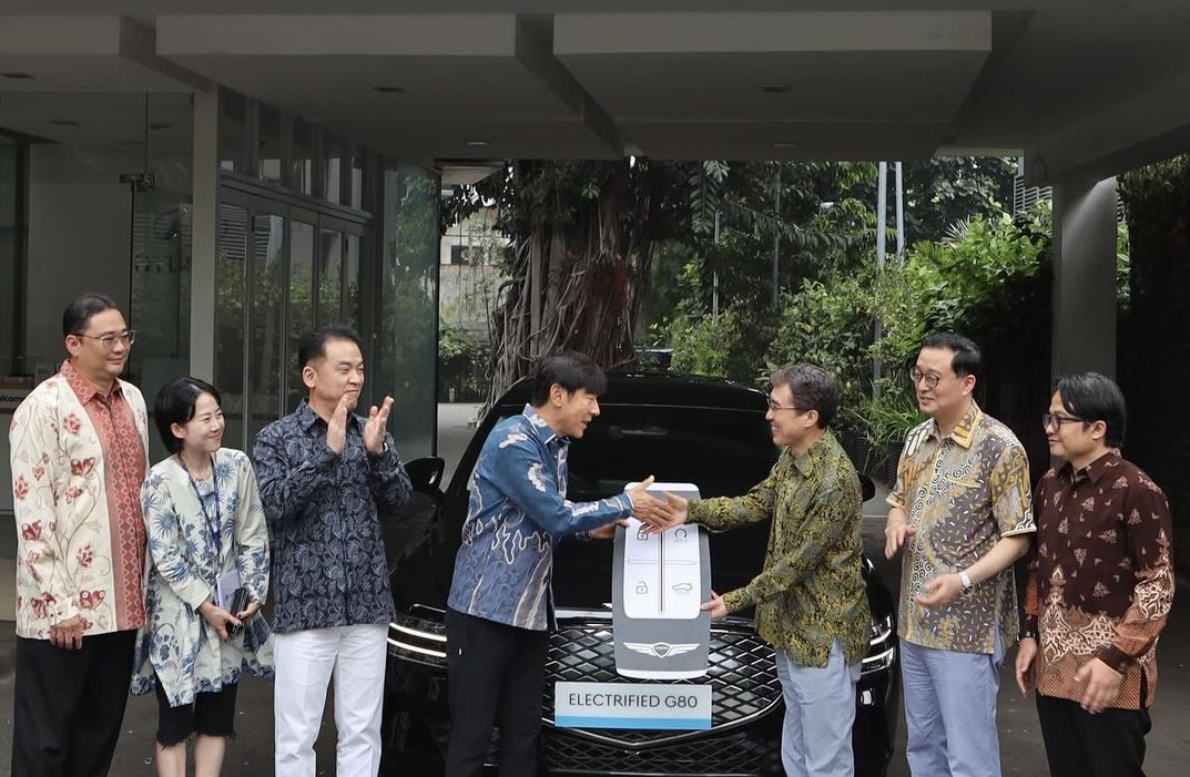 Menyala Coach! Shin Tae-yong Dapat Hadiah Mobil Listrik Genesis Electrified G80 dari HMID