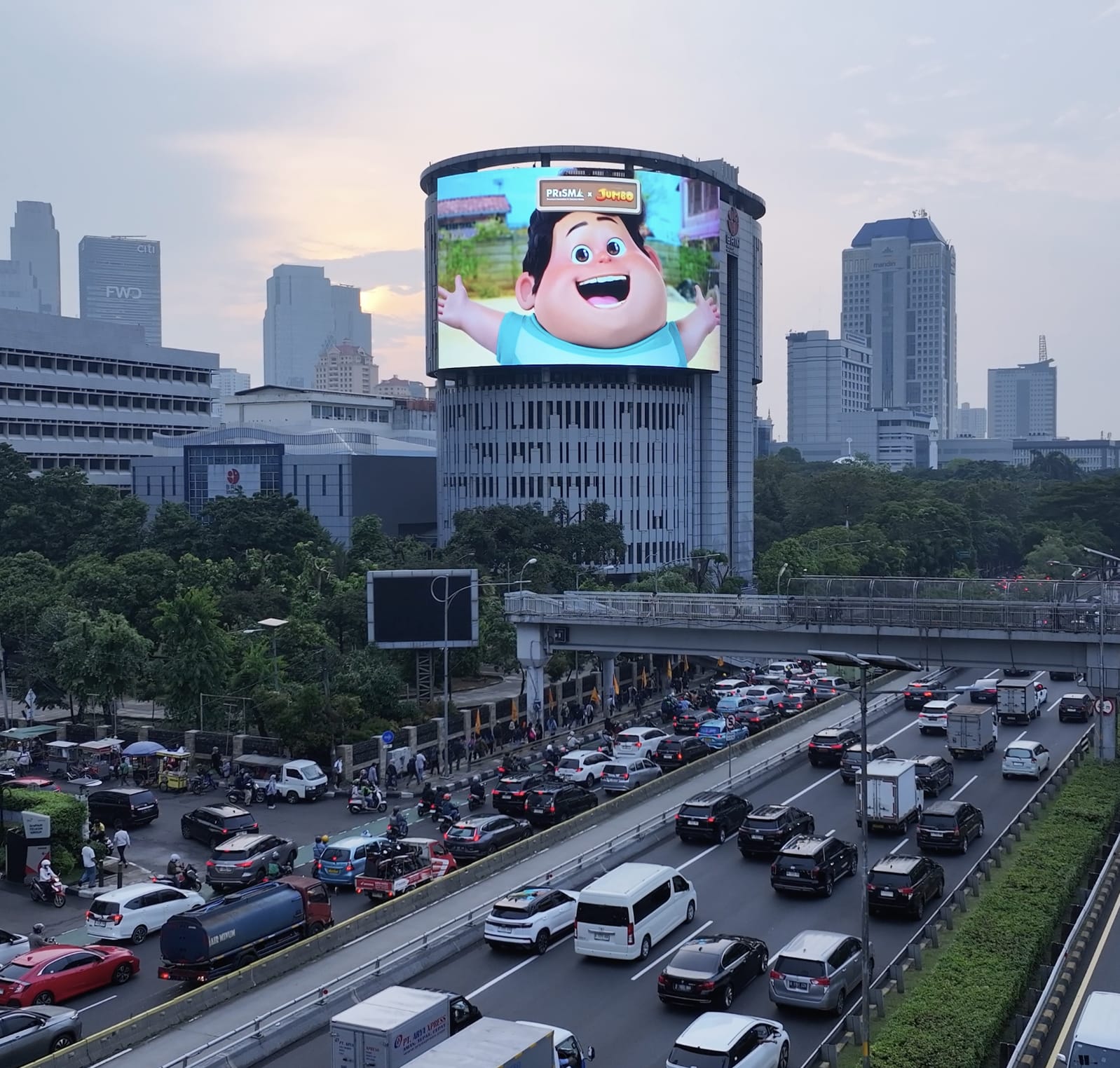 Prisma Luncurkan BRIN GRANDE LED, Tampilkan Karakter Film Jumbo untuk Pengguna Jalan di Gatot Subroto