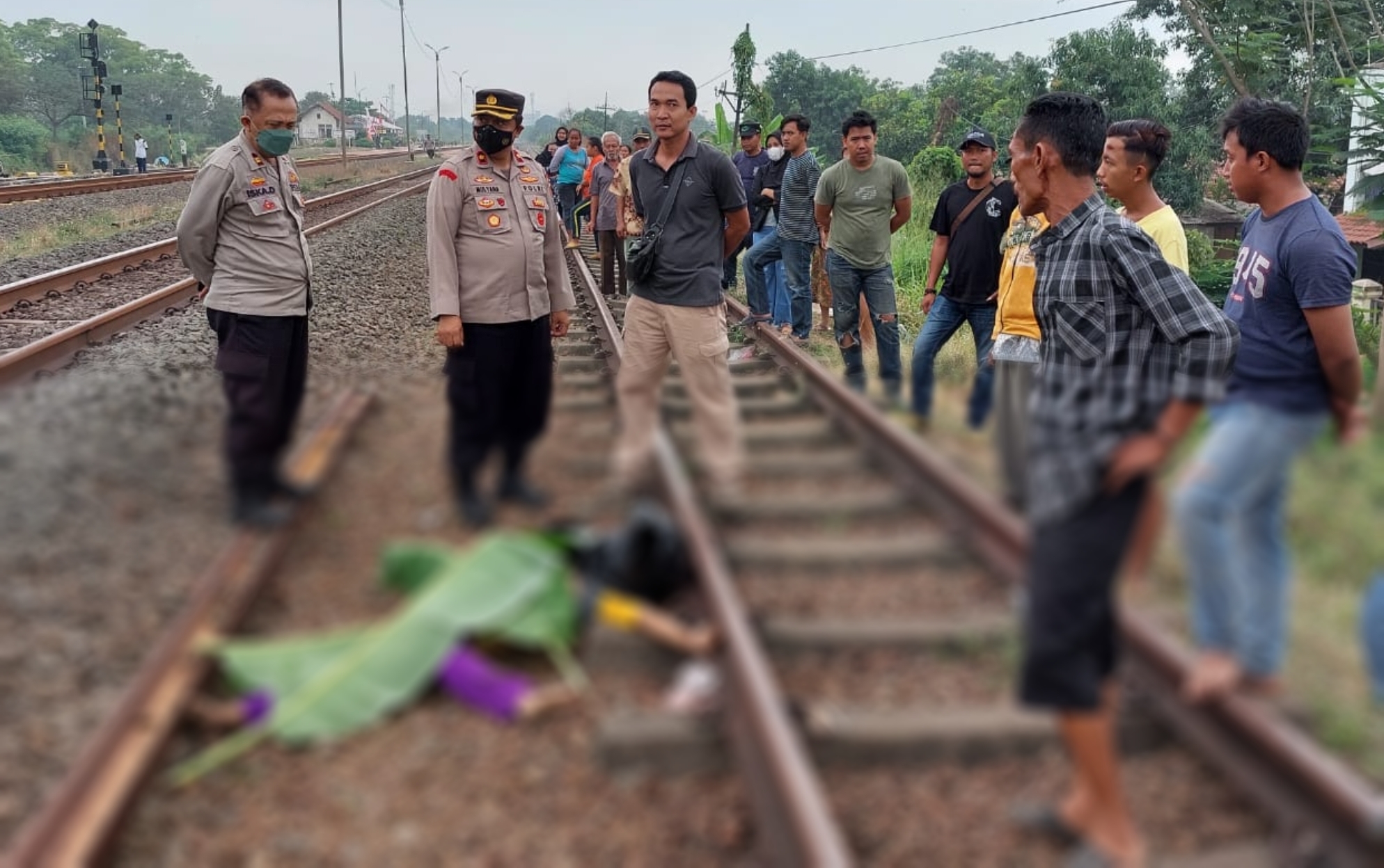 Kronologi Mengerikan 4 Orang Tewas Tertabrak Kereta di Karawang yang Bermula Bikin Konten di Rel KA, Korban: Eeeh Enong Entong!