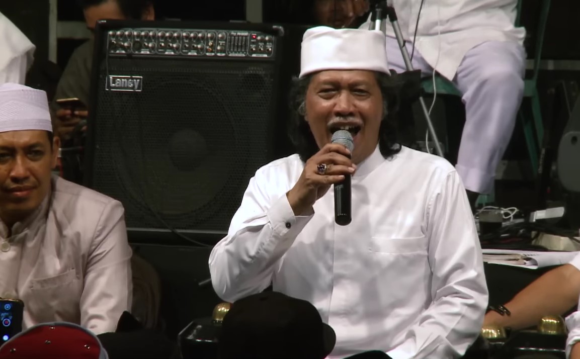 Jokowi Direncanakan Besuk Cak Nun di RSUP Dr Sardjito
