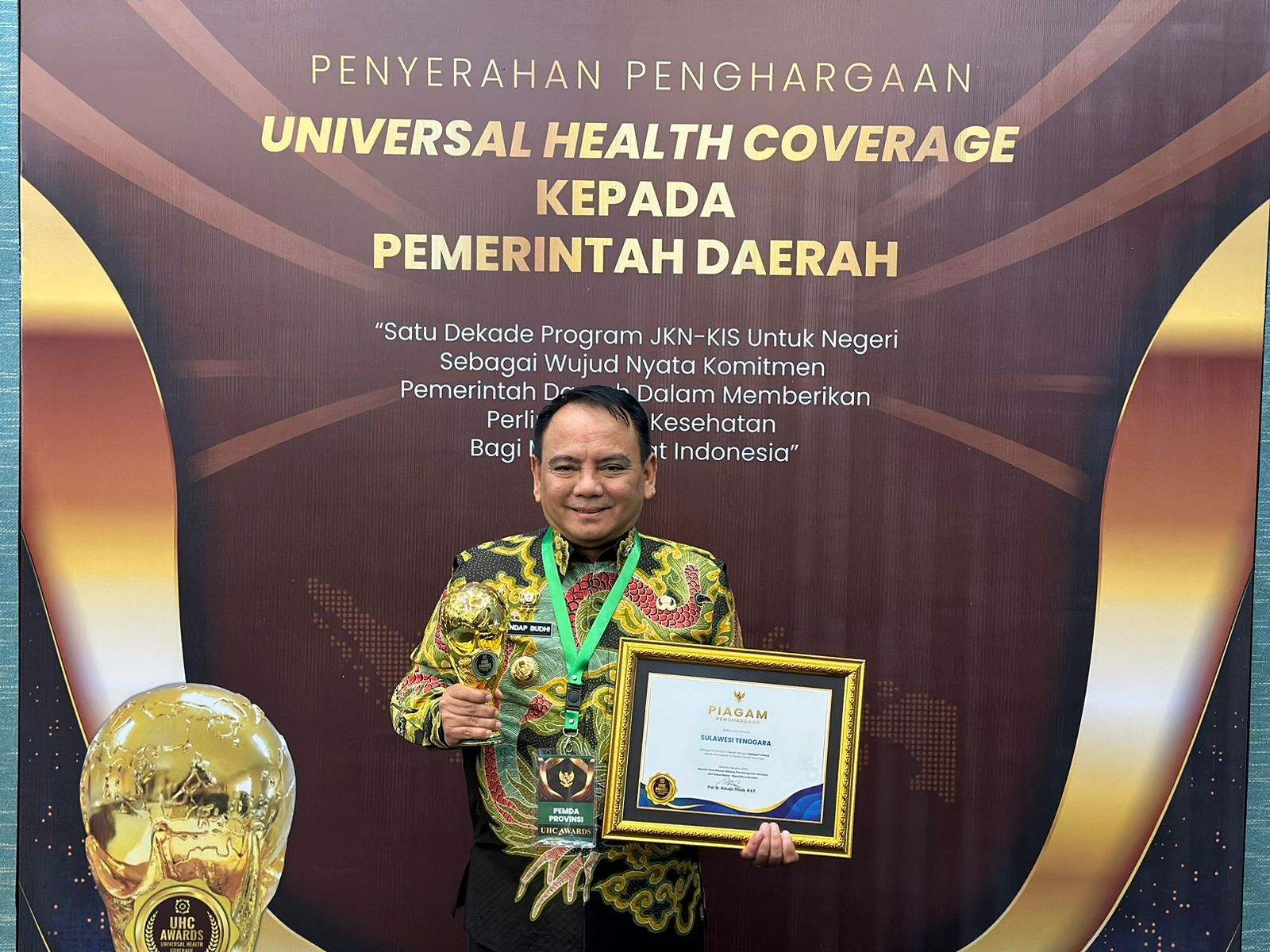 Pemprov Sultra Terima Penghargaan Universal Health Coverage UHC Award 2024