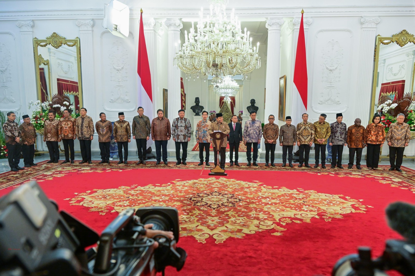 Prabowo Reshuffle 5 Menteri dan Resmikan Kementerian Haji