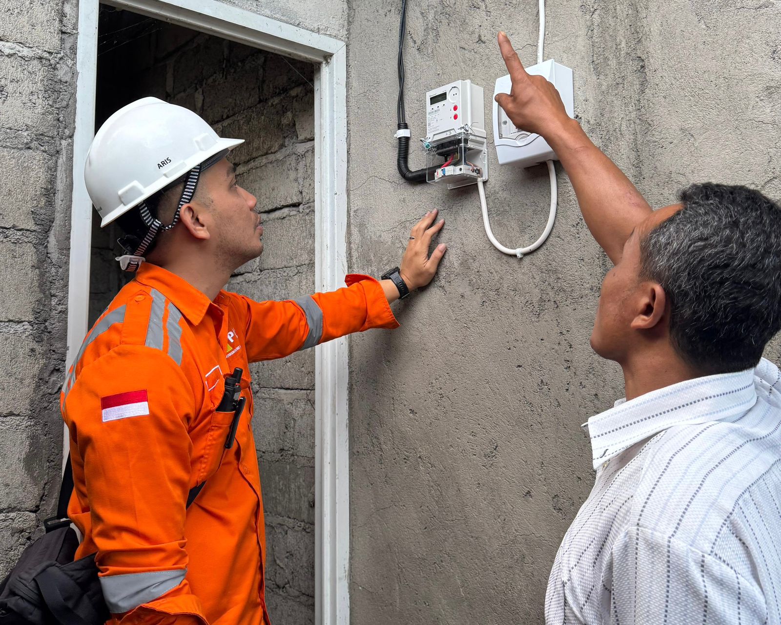 Light Up The Dream,  Pegawai PLN Nyalakan Harapan Lewat 33 Ribu Sambungan Listrik Gratis