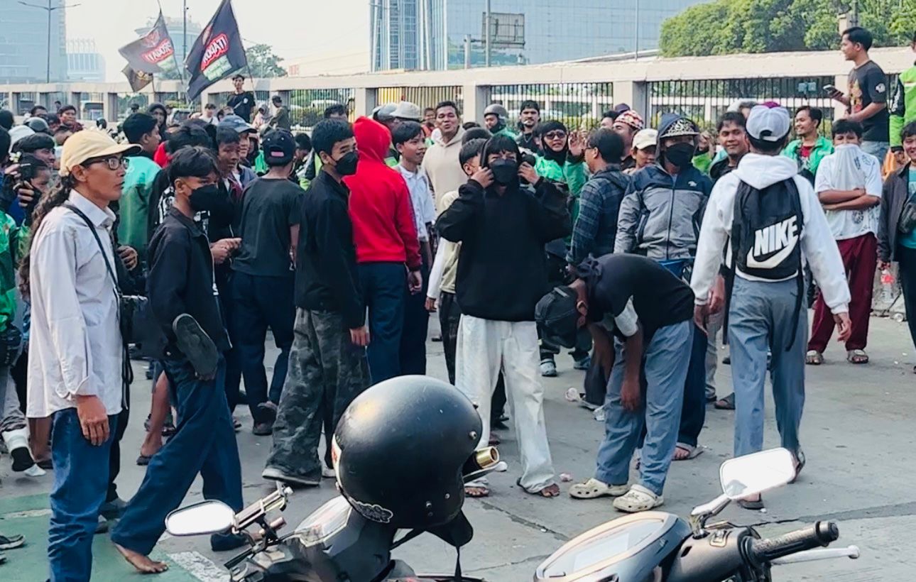 Kocak! Anak STM Dicegat Polisi Saat Menuju Gedung DPR: MBG Mana Pak Prabowo?