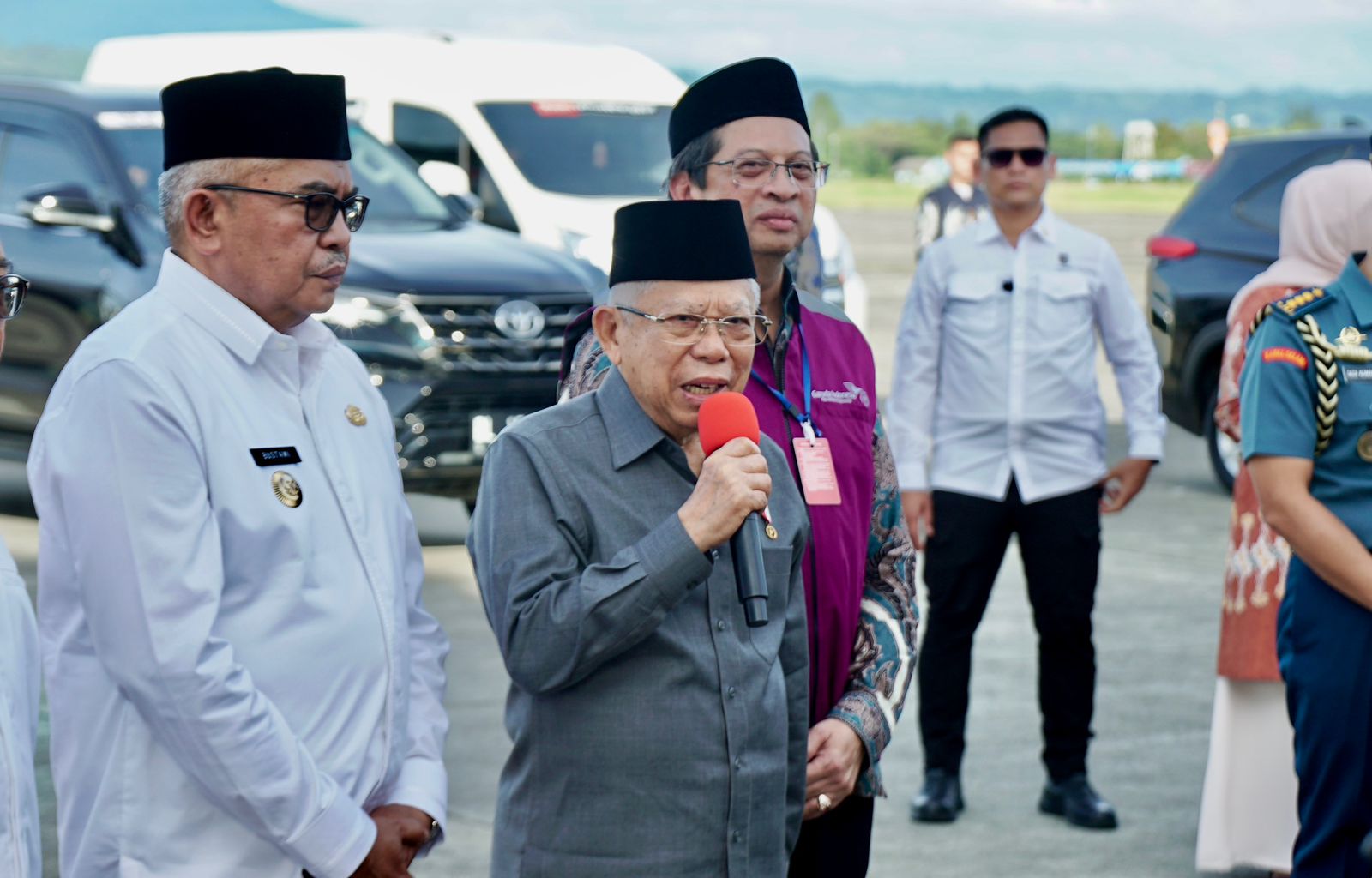 Wapres Ma`ruf Amin Lepas 393 Jemaah Haji Embarkasi Aceh di Bandara Sultan Iskandar Muda