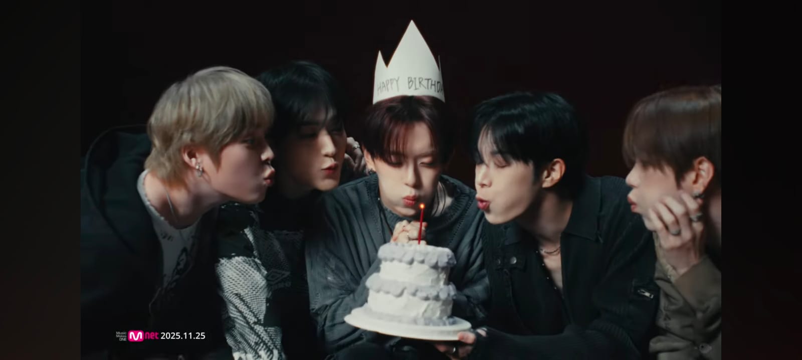 Lirik dan Terjemahan Red (Beggin') Milik VERIVERY, Comeback Emosional Setelah 2 Tahun 