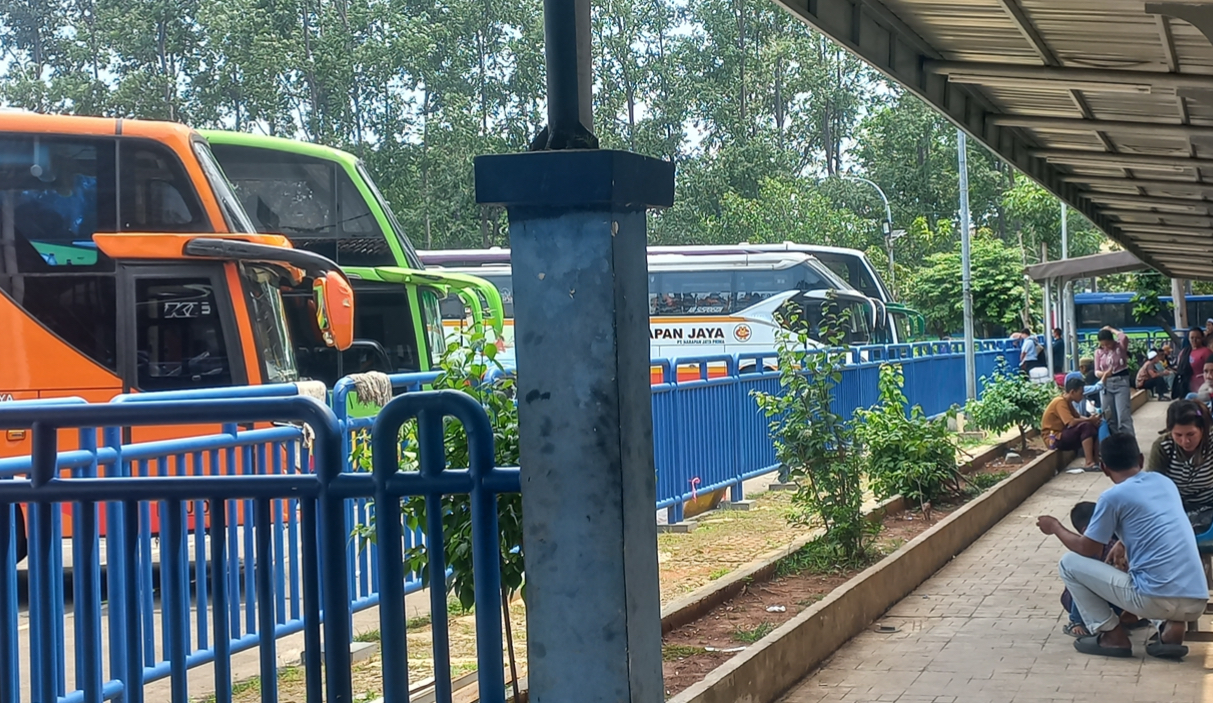 Periode Arus Balik Lebaran 2025, Ribuan Penumpang Tiba di Terminal Poris Tangerang