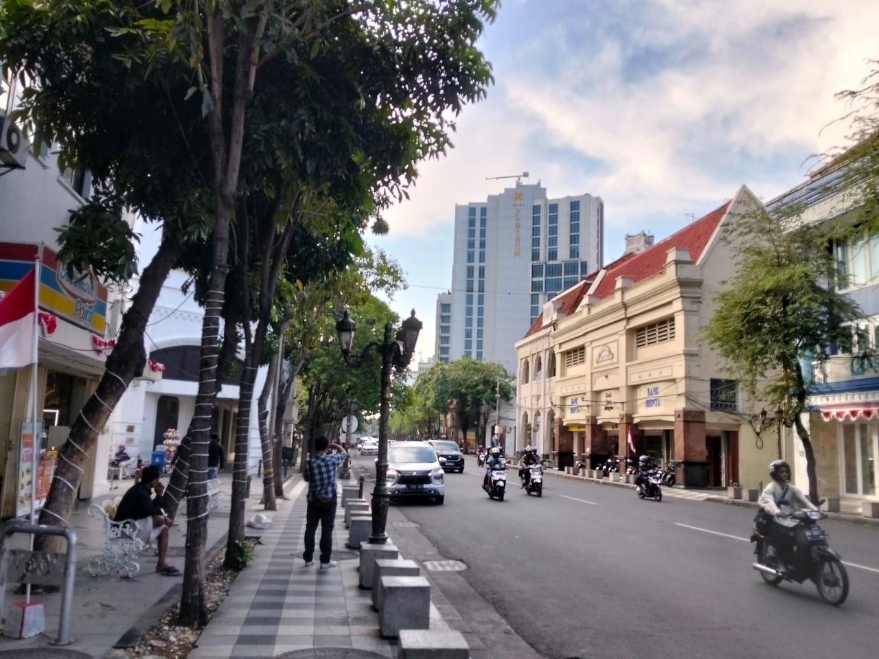 Tak Ada Lagi Parkir Tepi Jalan Tunjungan, Pemkot Kembalikan ke Konsep 'Mlaku-Mlaku'