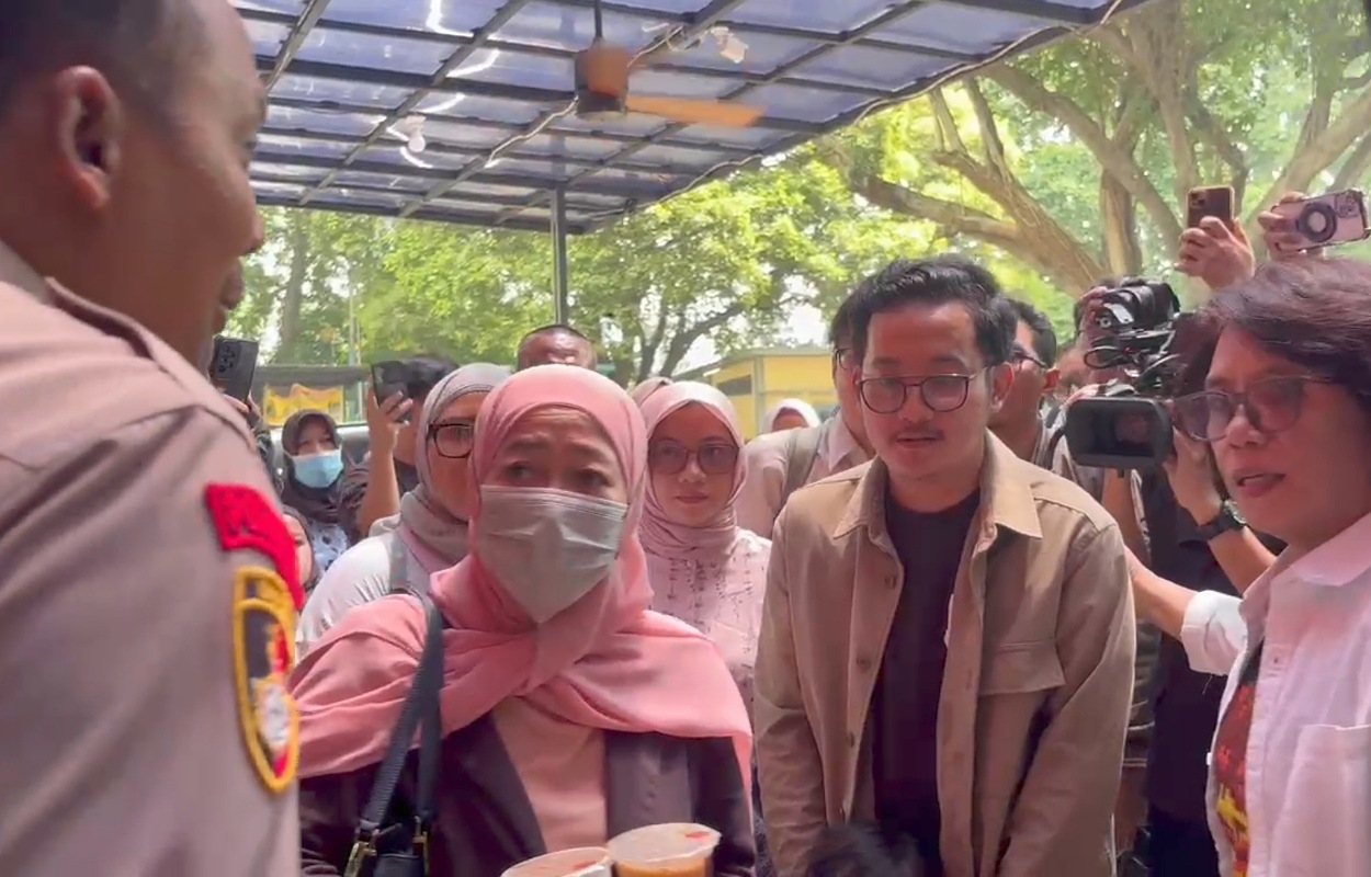 Tangis Ibu Direktur Lokataru Pecah: Dia Bukan Koruptor, Dia Hanya Belain Rakyat