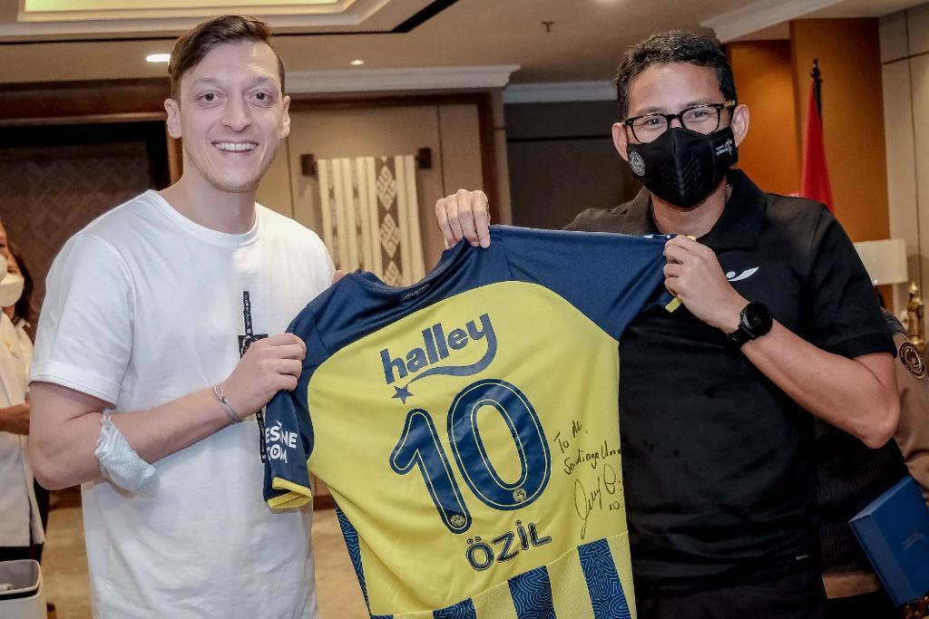 Ozil Tinggalkan Fenerbahce Gabung dengan Klub Liga 1 Indonesia? Ini Faktanya