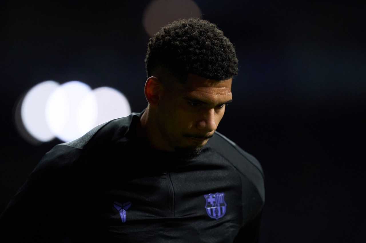 Krisis di Jantung Pertahanan: Araujo Dikritik, Barcelona Incar Pengganti Baru