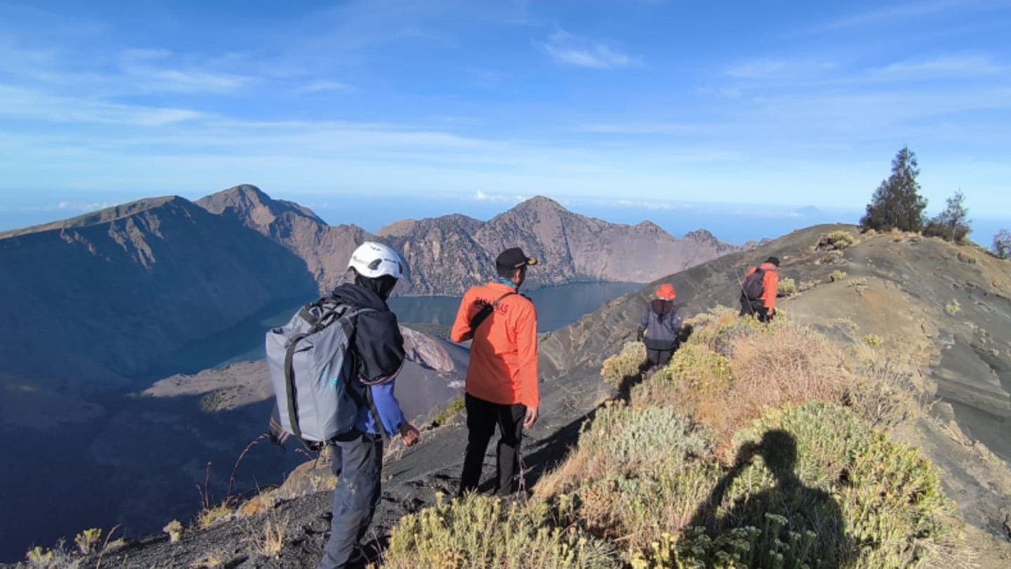 Satu Pendaki Asal Jakarta Jatuh di Gunung Rinjani Belum Ditemukan, Tim SAR Perpanjang Waktu Pencarian