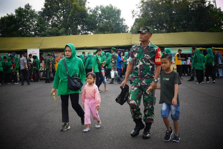 Kodam V/Brawijaya 'Diserbu' Ibu-ibu