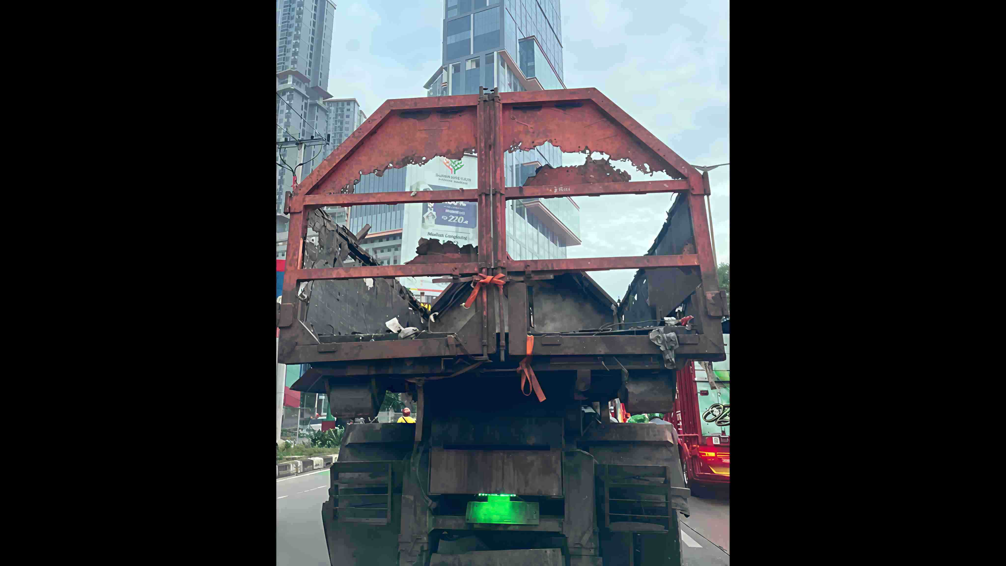 Viral Truk Sampah Rusak di Bagian Belakang Tetap Beroperasi, Tri Adhianto: Bukan Milik Pemkot Bekasi