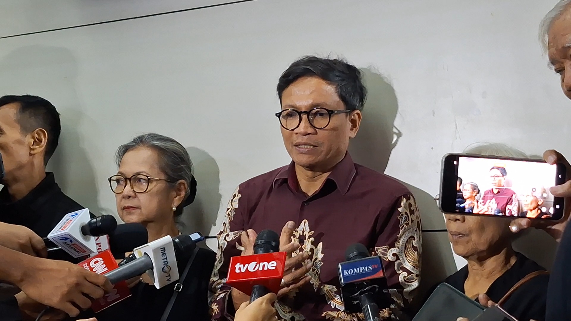 Koalisi Masyarakat Sipil Desak Panglima Cabut Perintah Prajurit TNI Amankan Kejati dan Kejari