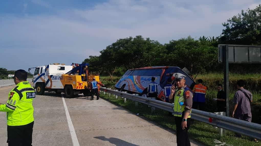 Tewaskan 7 Orang, Begini Kronologi Laka Bus Rosalia Indah di Tol Semarang-Batang