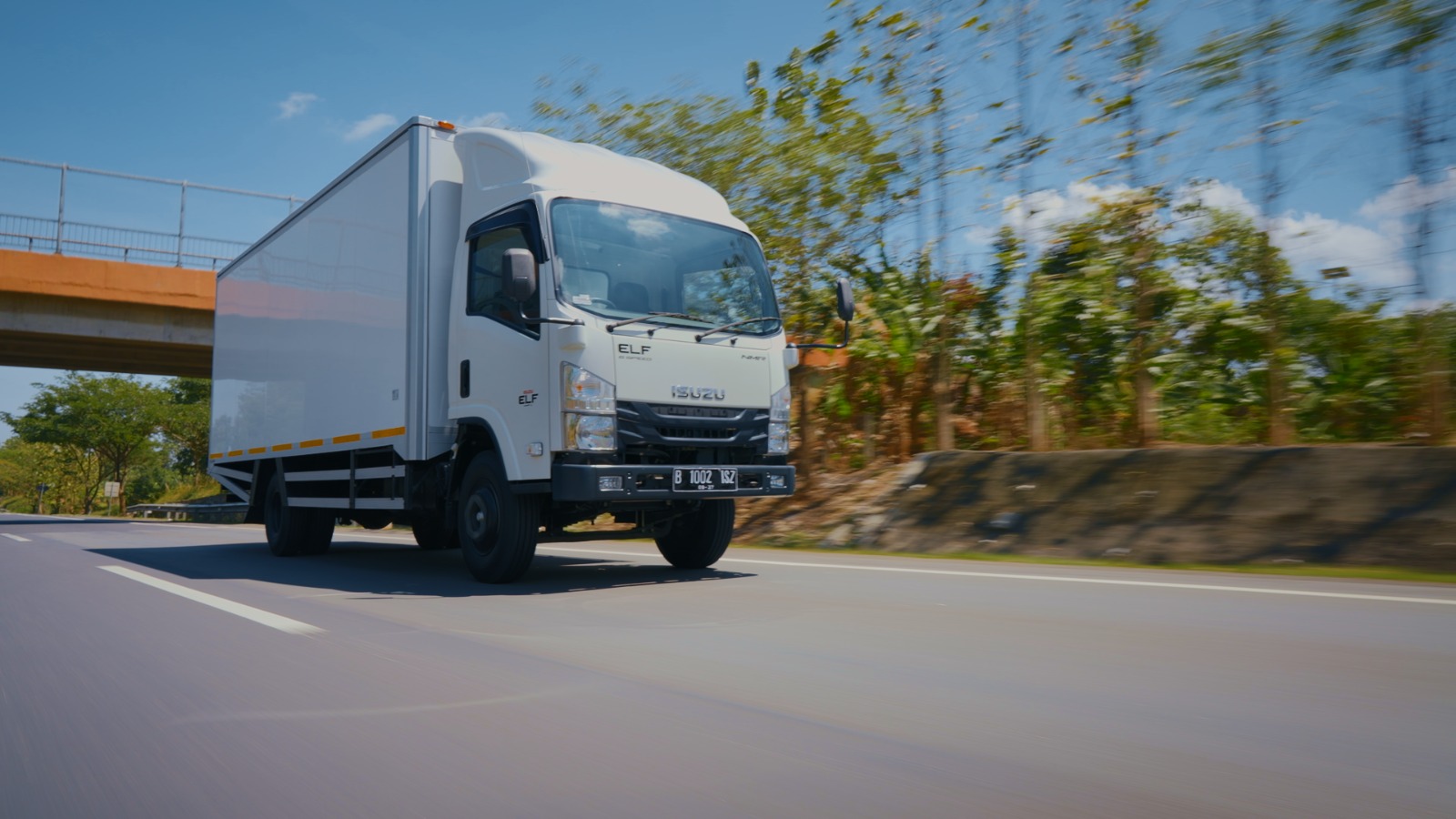 Tips Safety Driving Pengemudi Truk dari Isuzu Menjelang Nataru