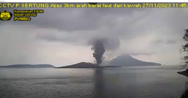 Waspada! Gunung Anak Krakatau Semakin Aktif 5 Kali Erupsi, Gemuruh Terdengar Hingga di Pulau Sebesi 