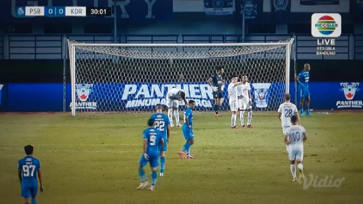 Persib Bandung vs Persik 0-2: Wasit Jepang Tegas, Berani Beri Penalti untuk Tim Tamu