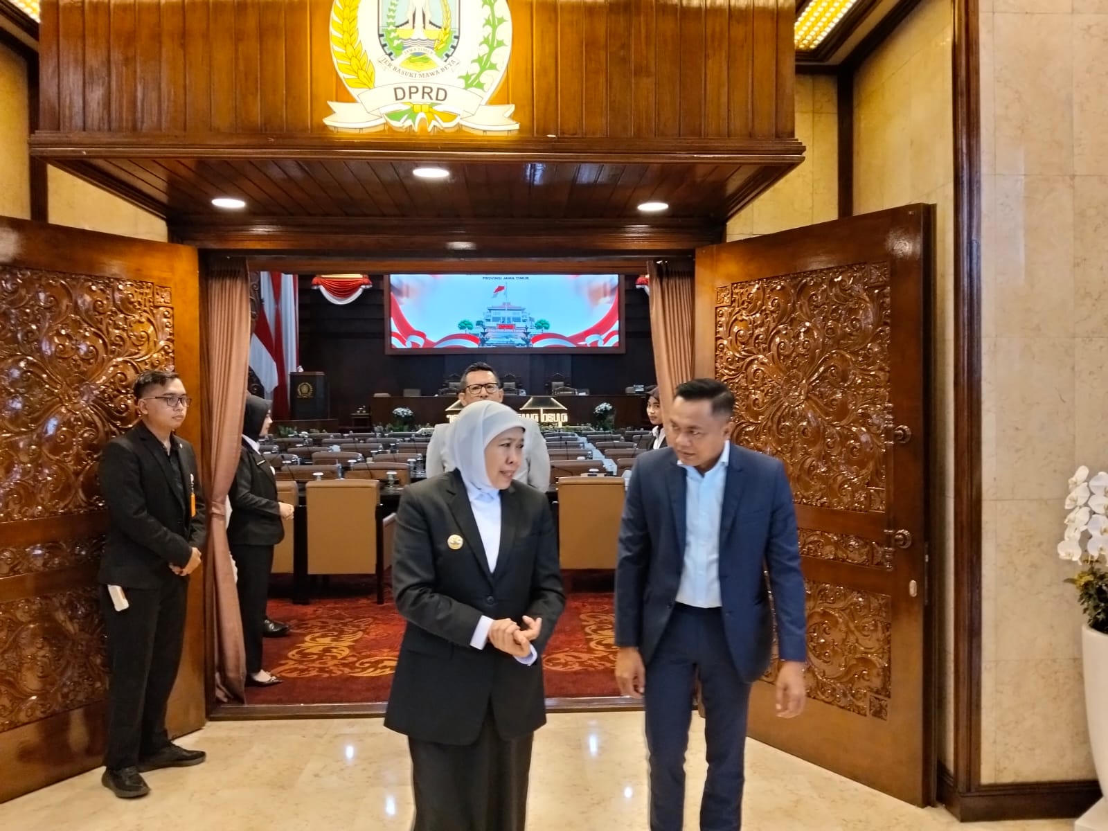Khofifah Setujui Pencabutan 5 Perda di Jawa Timur