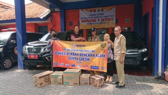 Uni-Charm Indonesia Berikan Donasi Untuk Korban Bencana Alam di Jawa Timur
