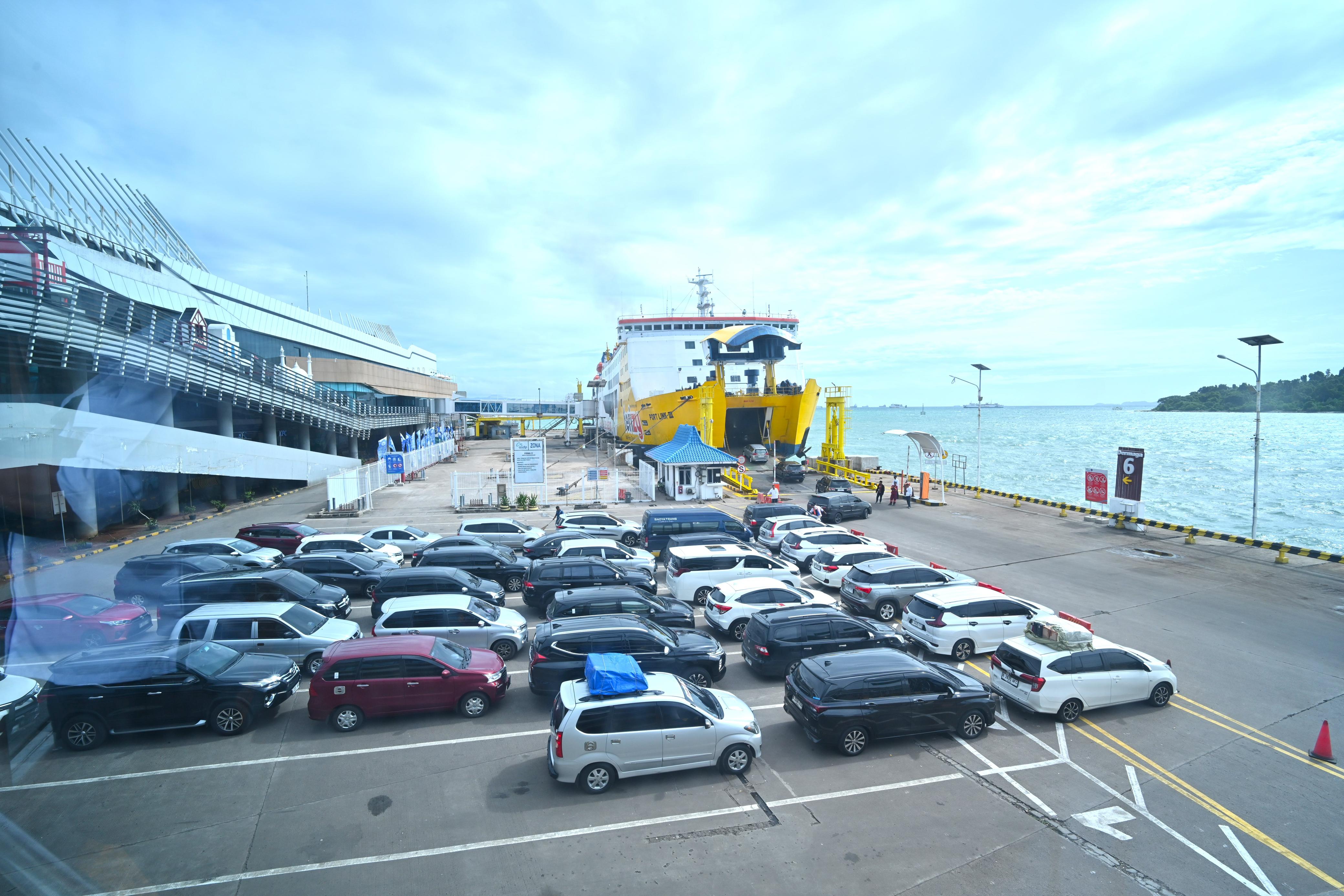 Jelang Nataru 2025/2026, ASDP Optimalkan Alur Mobilitas Kendaraan di Pelabuhan Penyeberangan Sumatera–Jawa–Bali