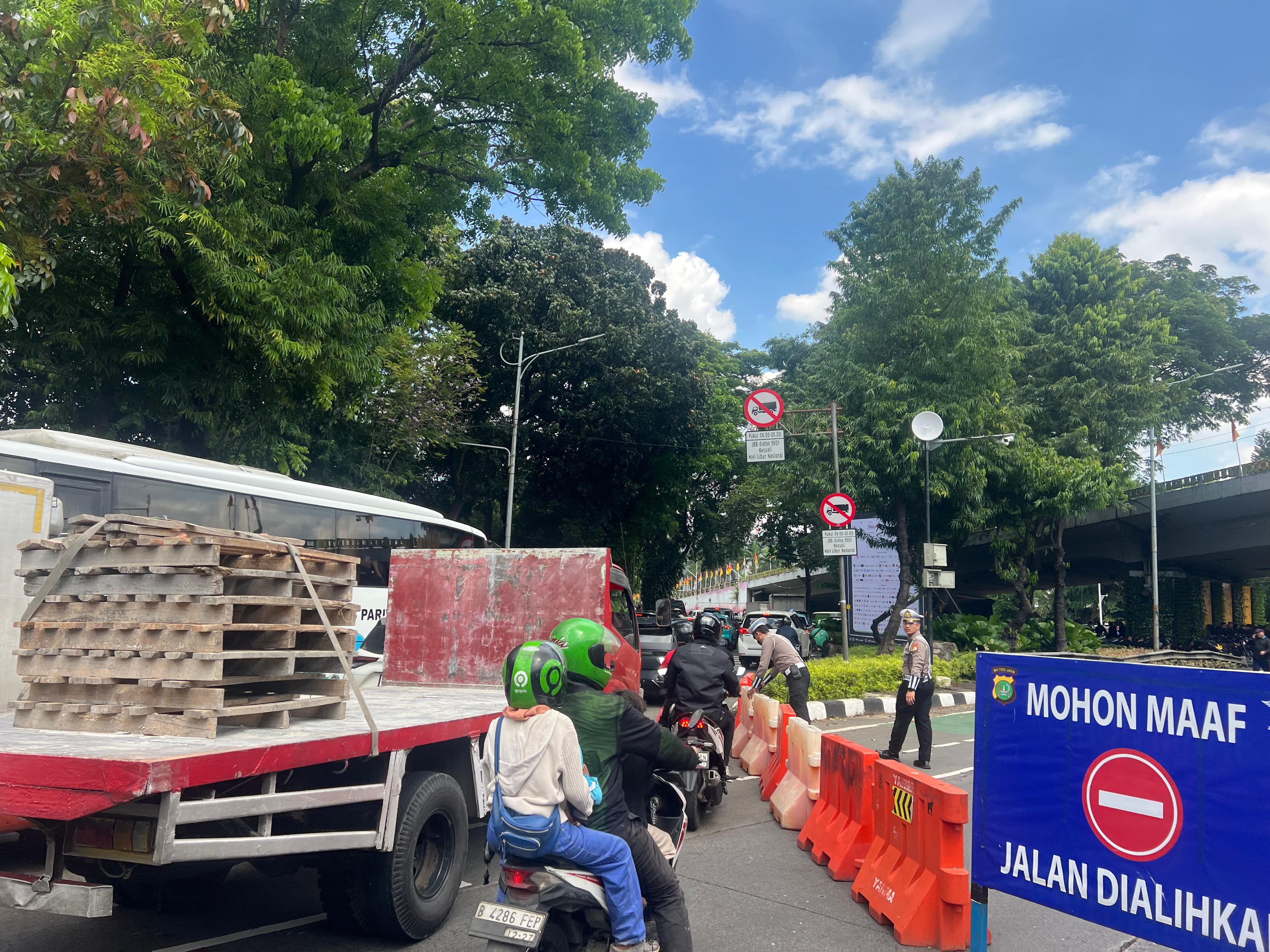 Warga Jakarta Siap-Siap! 3 Lokasi Jalan Mulai Dialihkan Imbas Demo Besar di DPR 28 Agustus 2025