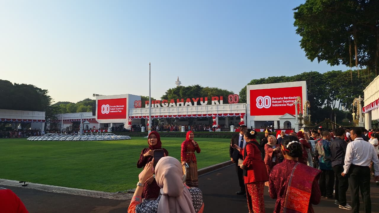 Ribuan Warga Padati Istana Merdeka, Upacara HUT Ke-80 RI Semakin Meriah dengan Nuansa Adat