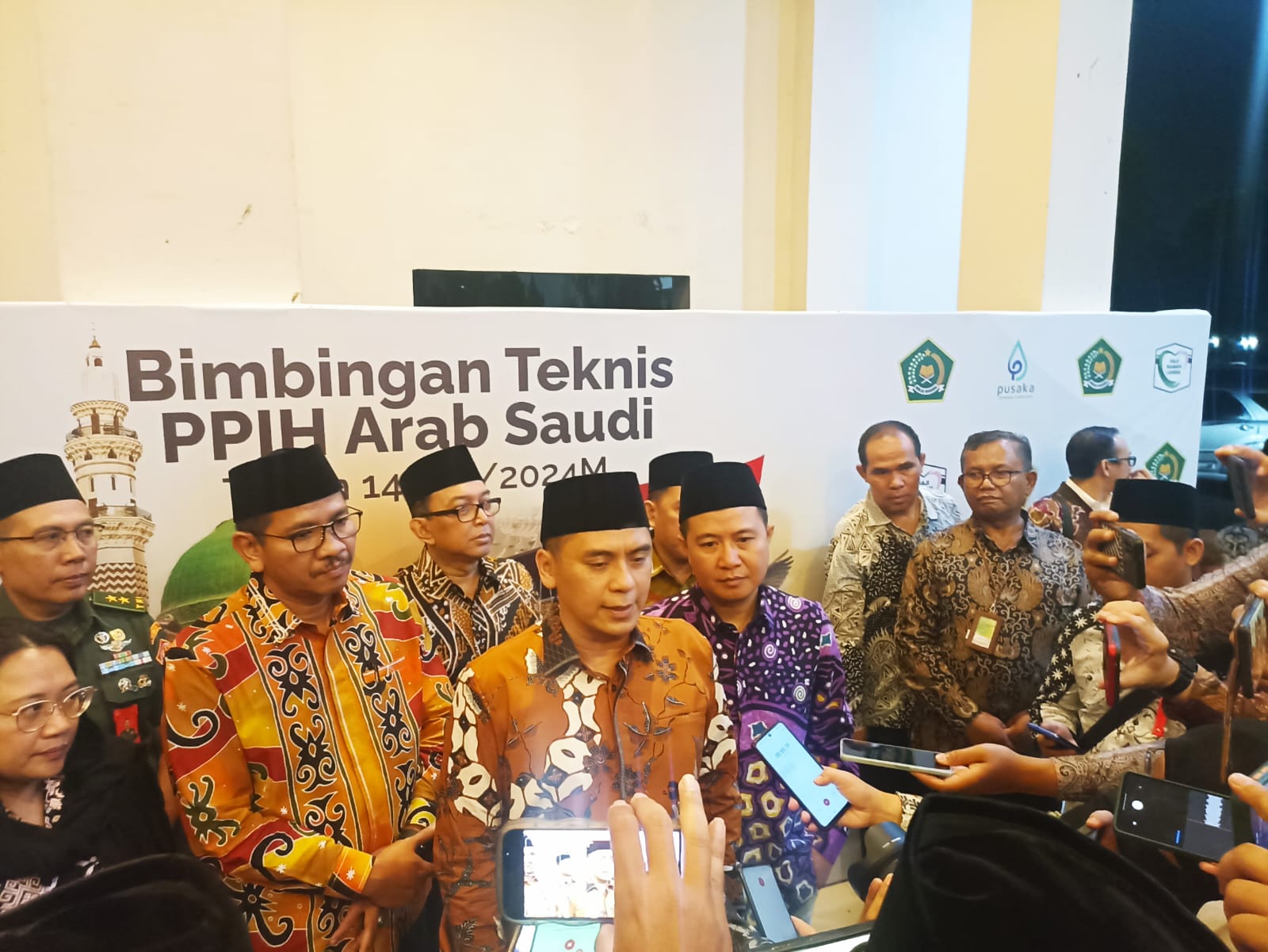 Haji 2024 Diikuti 45 Ribu Lansia, 1 Petugas Layani 11 Lansia