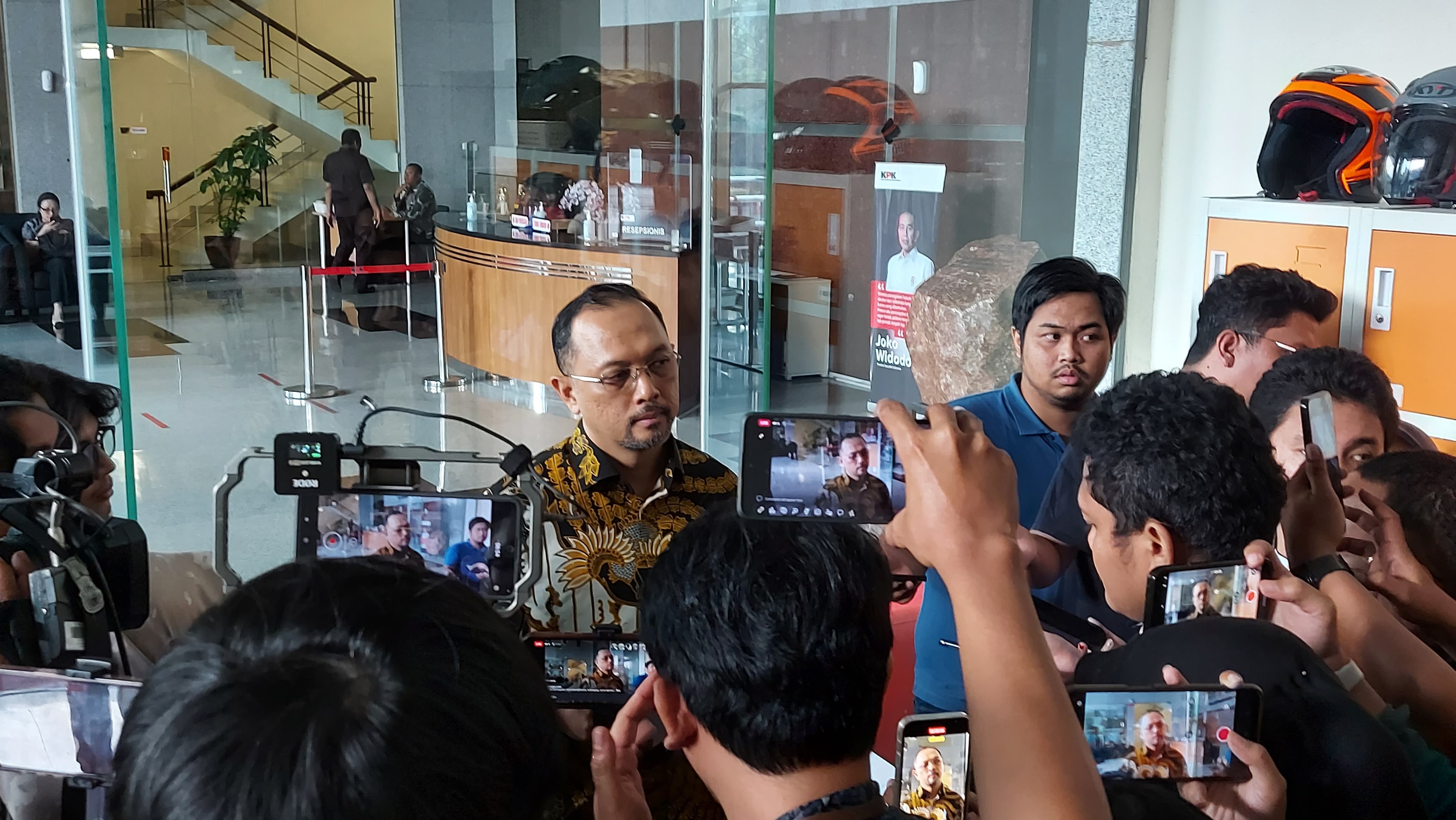 KPK Sita Rp 1 Miliar dan 9.650 Euro dalam Penggeledahan di Wilayah Semarang 