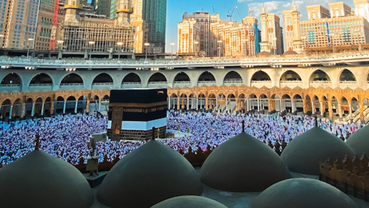 Niat Lebih Hemat, Umrah Backpacker Justru Bisa Rugikan Jamaah 