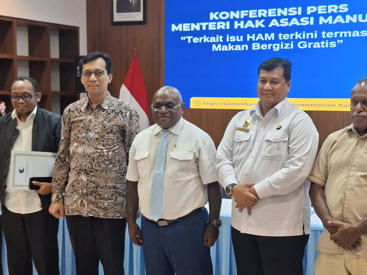 Klaim Sukses Program MBG di Tengah Kasus Keracunan Massal: Menteri Pigai Sebut 99,99 Persen Berhasil