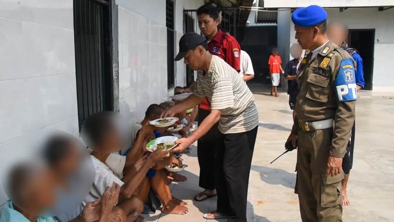 Pengemis Main Paksa di Surabaya Akan Dipulangkan ke Daerah Asal