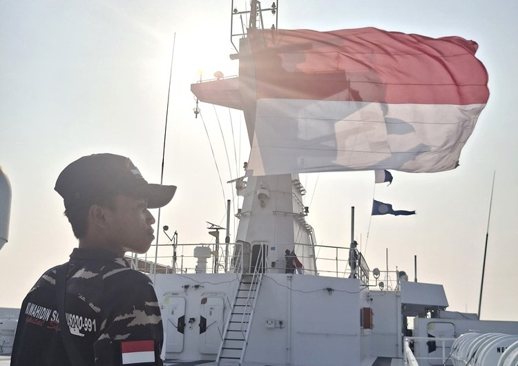 Menjelajah Lautan Teduh (13): Mencoba Jadi Nakhoda Kapal