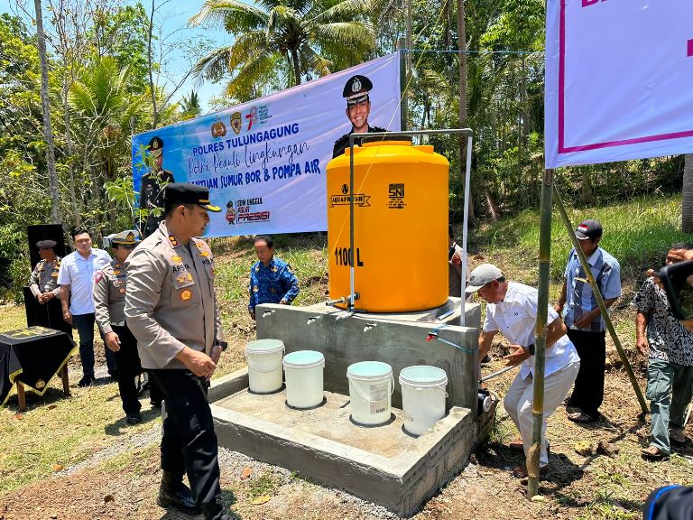 Polres Tulungagung Bantu Sumur Bor untuk Warga Pucanglaban