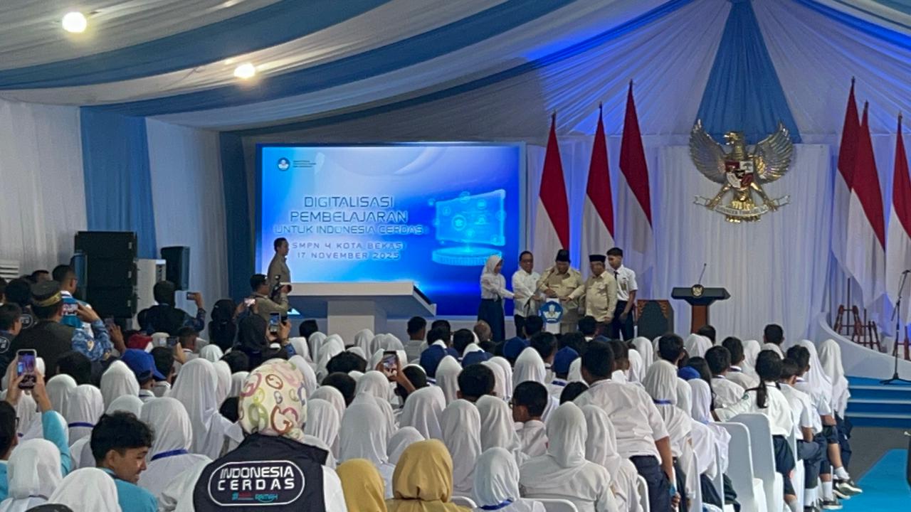 Diluncurkan Prabowo Serentak di Seluruh Indonesia, Ini Keunggulan Smartboard untuk Siswa